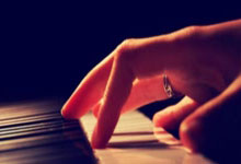 精彩足球比赛瞬间，现场气氛high爆全场